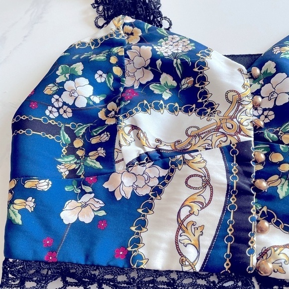 Elliatt Floral Lace Trim Crop Top - Blue and White - Picture 5 of 11